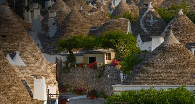 Alberobello_ROW435053341